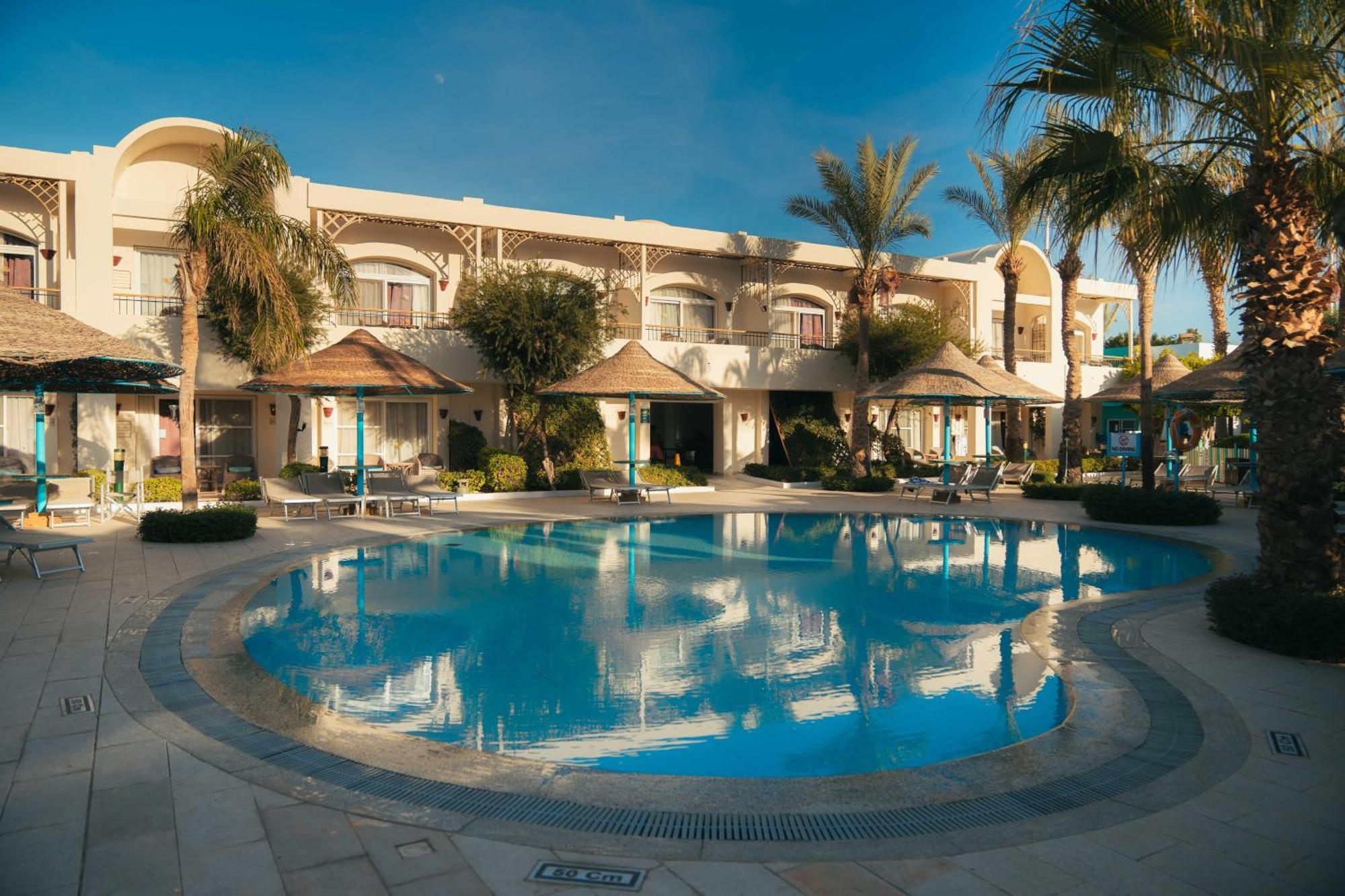 Sierra Sharm El Sheikh Hotel Екстериор снимка The swimming pool at the hotel